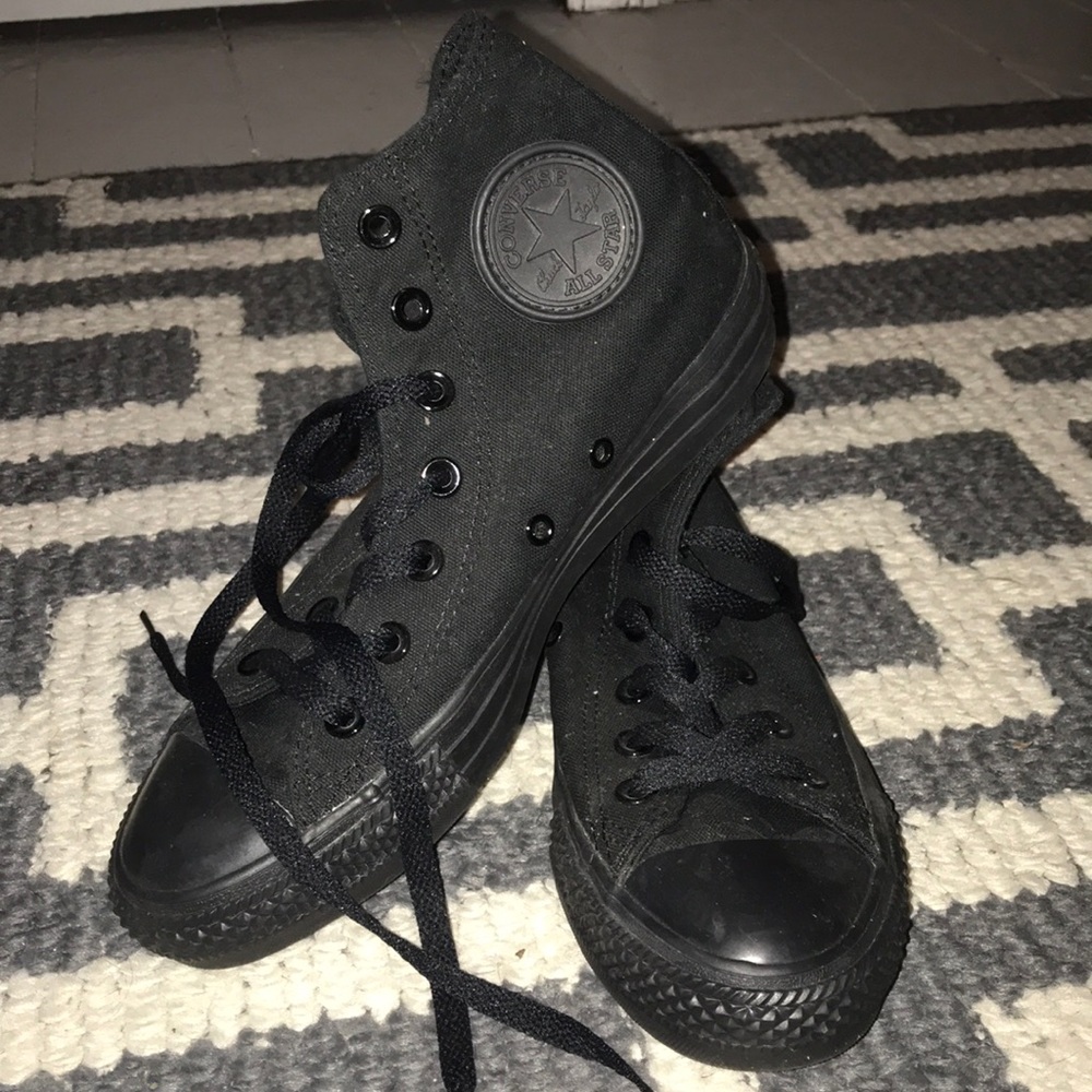 Hightop black converse all star shoes, worn twice!